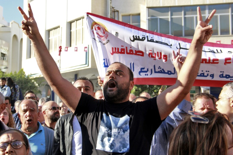  Tunisians protest over Sfax garbage crisis