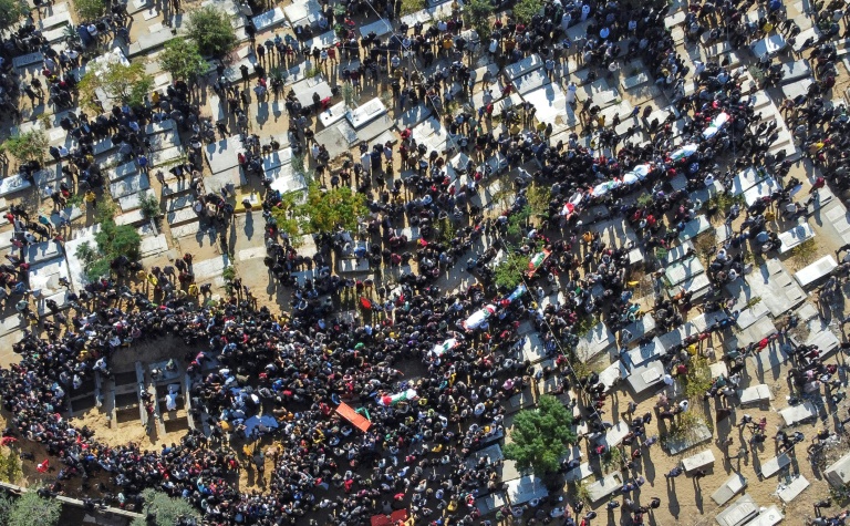  Thousands mourn Palestinian fire victims in Gaza