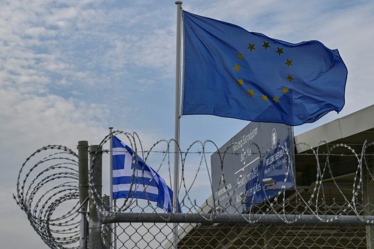  Migrant groups decry ‘witch-hunt’ as Greece tightens grip