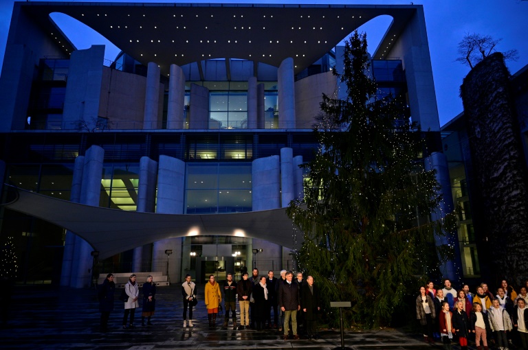  Germany’s Scholz dims lights on Christmas tree amid energy squeeze