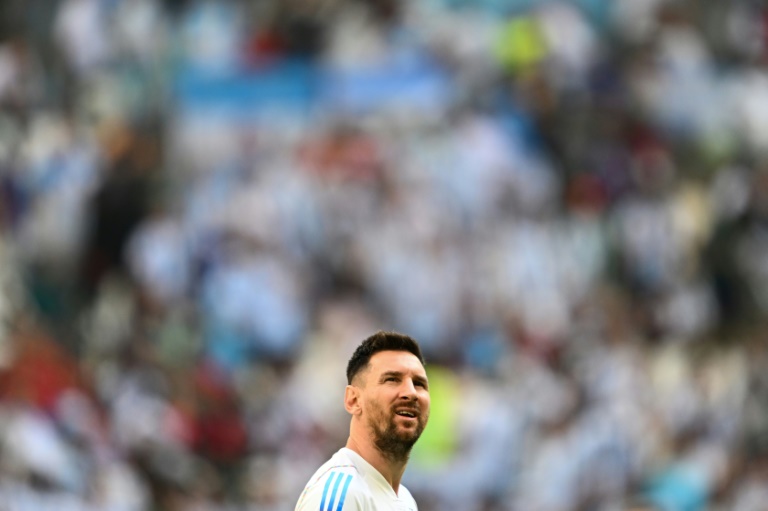  Messi on brink as Argentina look to salvage World Cup