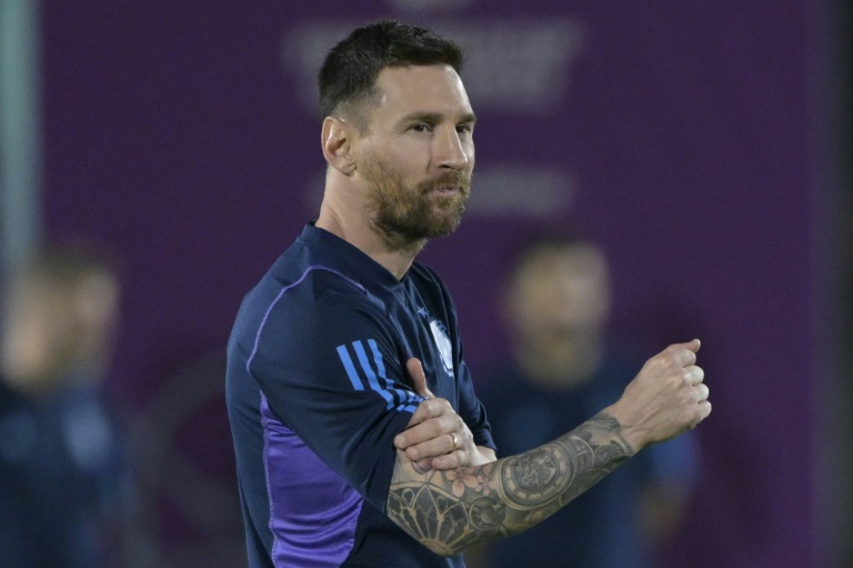  Argentina look to Messi to salvage World Cup bid