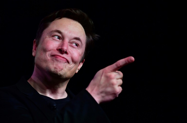  Musk signals Twitter going to ‘war’ with Apple