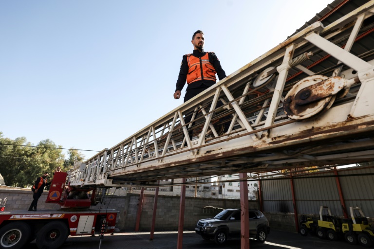  Gaza’s firefighters ill-equipped to contain deadly blazes