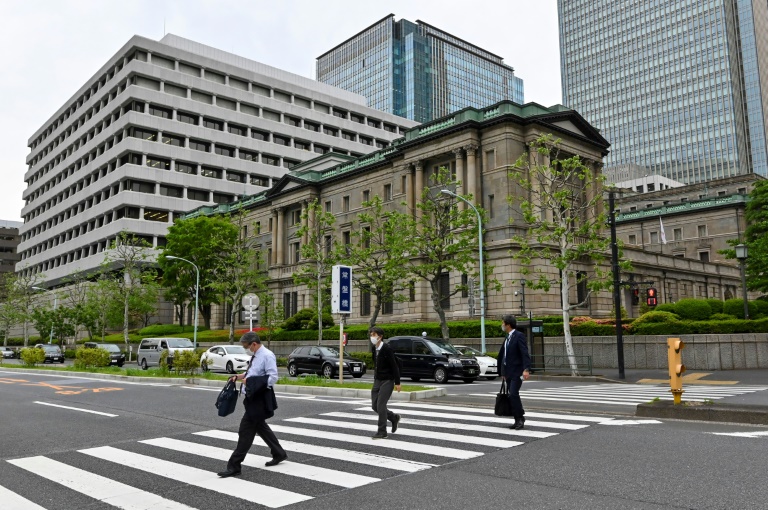  Yen holds gains, markets bounce after Bank of Japan move