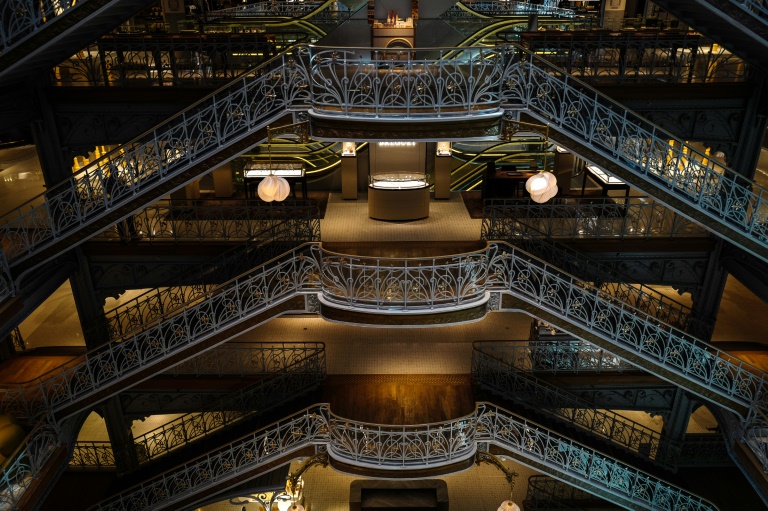  Protesters shut luxury Paris store La Samaritaine