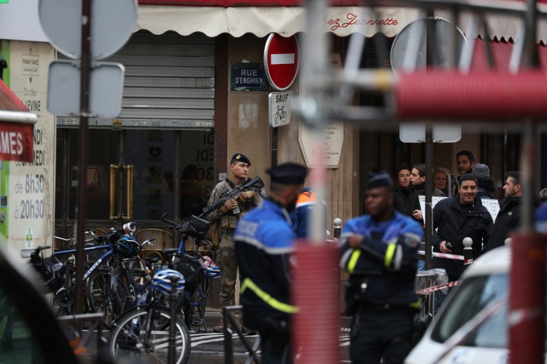  Paris shooting kills two, wounds four: prosecutor 