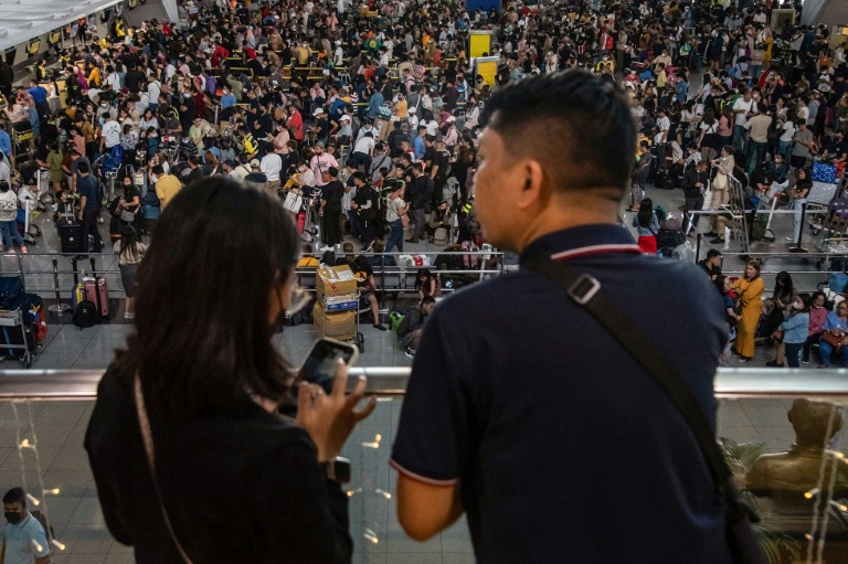  Thousands stranded at Philippine airports due to technical glitch