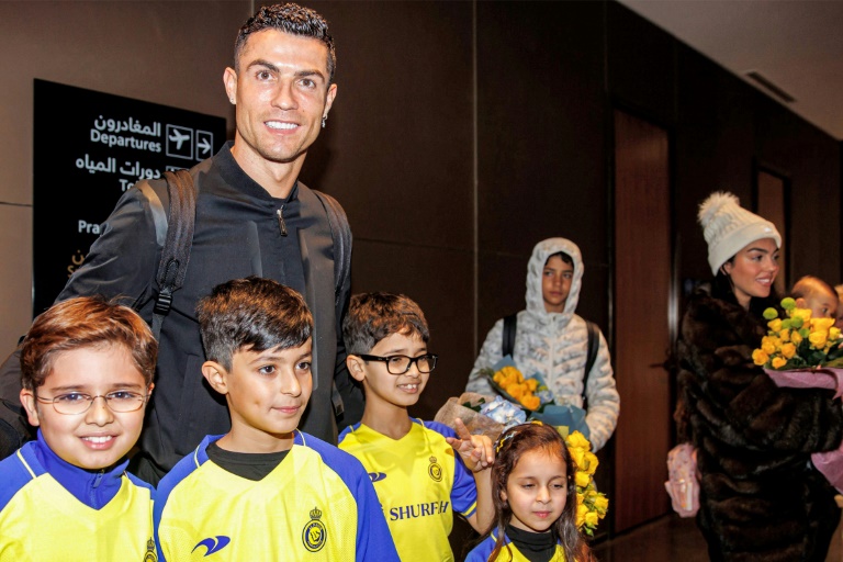  Ronaldo gets rapturous welcome at new Saudi club