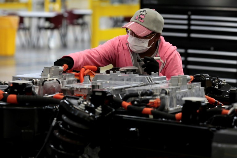  US manufacturing sector weakens on easing demand