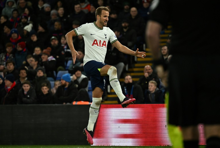  Ruthless Kane lifts Spurs as Forest climb out of drop zone