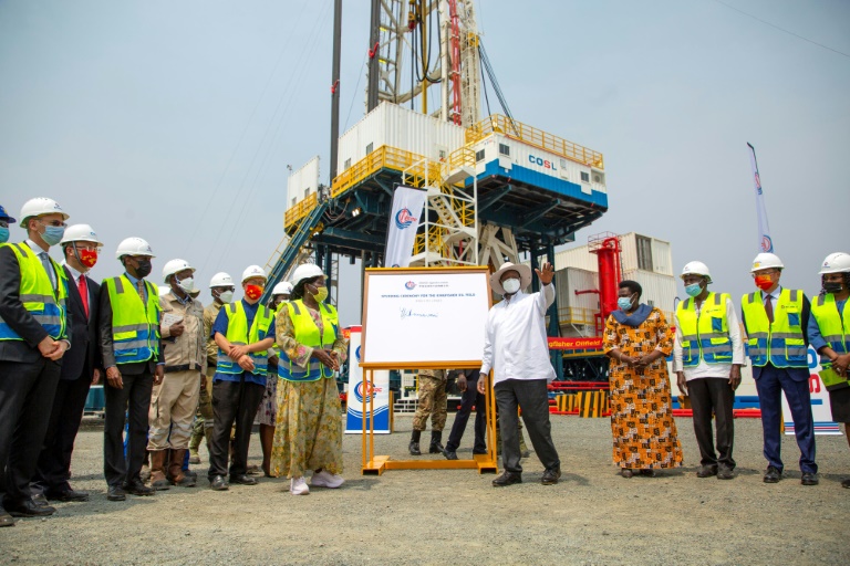  Uganda launches first oil drilling programme