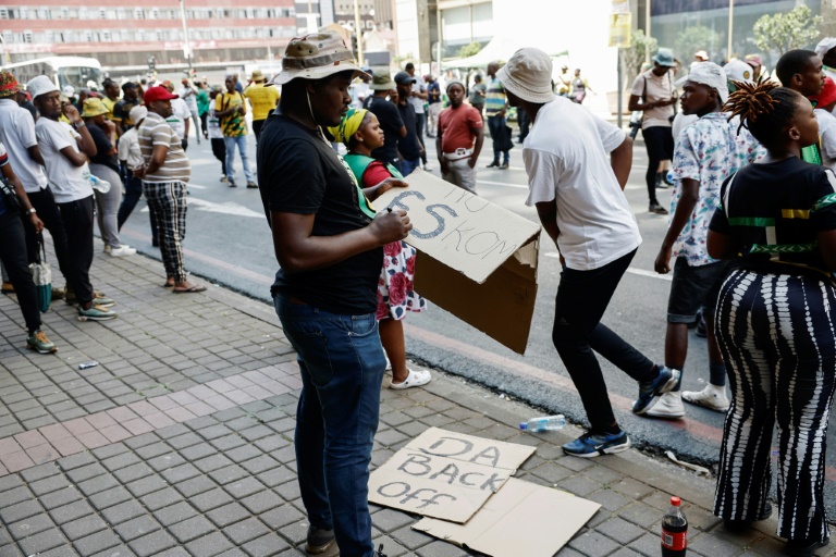  Hundreds protest S.Africa energy crisis