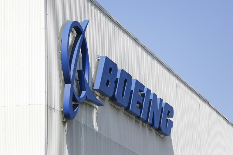  Boeing reports Q4 loss but reaffirms 2023 targets