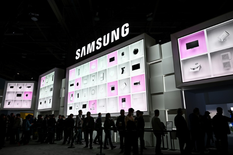  Samsung quarterly profits plunge to 8 year low on demand slump