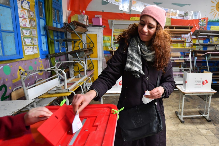  US urges Tunisia democratic efforts after paltry voter turnout