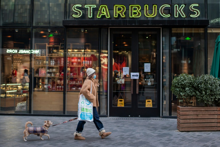  Starbucks profit rises despite hit from China