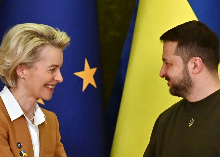  Ukraine urges EU accession talks this year ahead of key summit