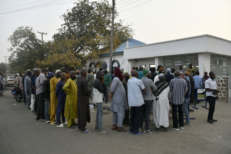  Uncertainty in Nigeria as cash, fuel shortages bite ahead of vote