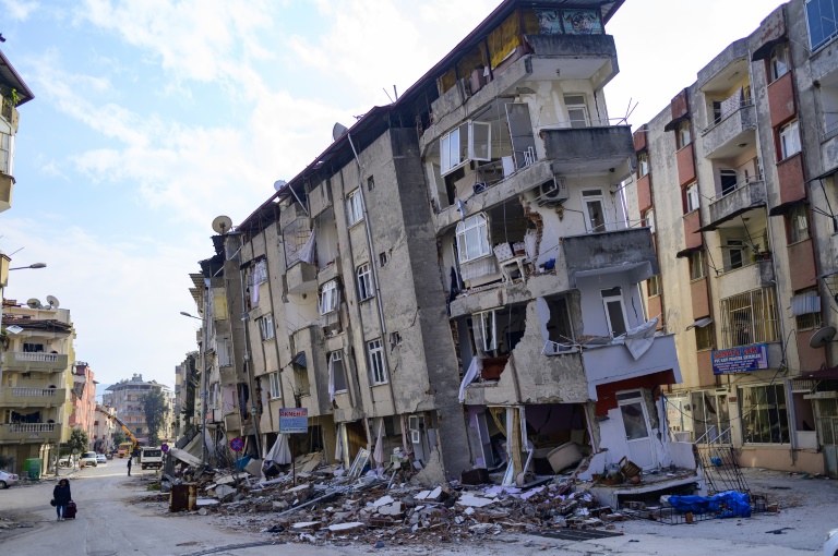  Looters raid city’s shops, homes after Turkey quake