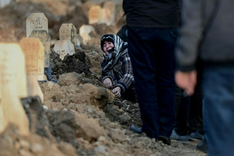  Race to identify Turkey quake victims