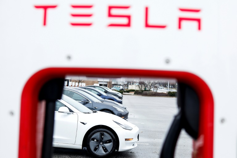  White House unveils deal with Musk on EV chargers