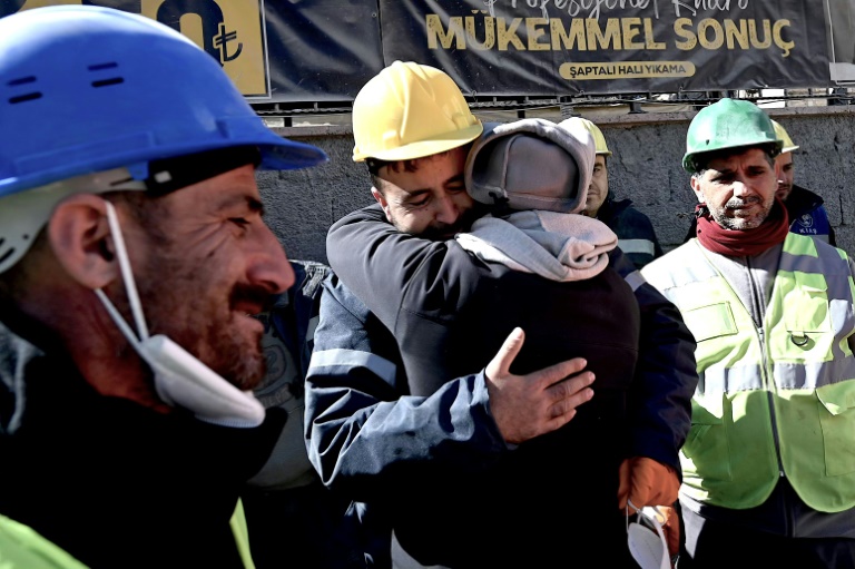  Turkey rescues girl from rubble 248 hours after quake