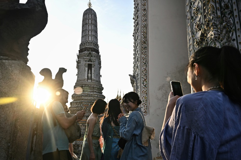  Tourism revival boosts Thai economy but exports sluggish