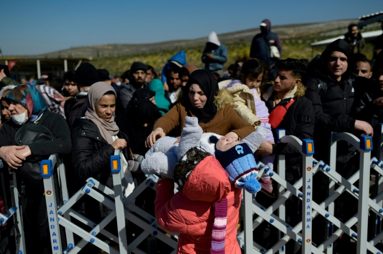  Syrian refugees flock to border to flee Turkey quake wreckage