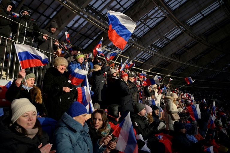  Thousands of Russians cheer for Putin at patriotic rally