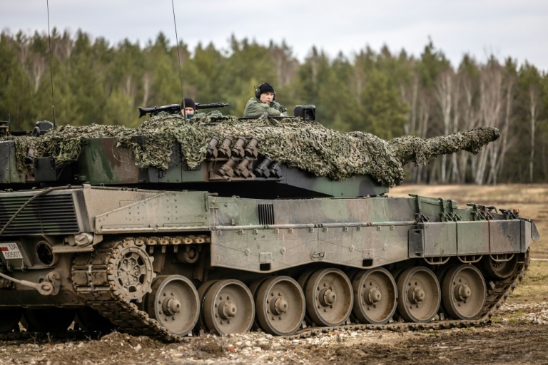  Canada sending four more Leopard tanks to Ukraine