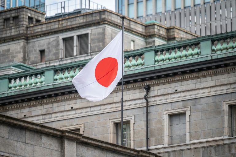  Bank of Japan leaves policy unchanged as Kuroda bows out