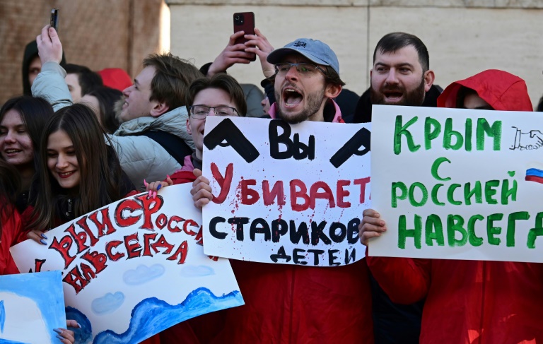  Pro-Kremlin activists rally outside embassies on Crimea anniversary