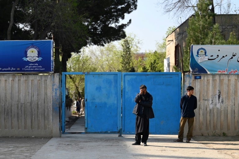  Afghanistan school year starts but no classes held