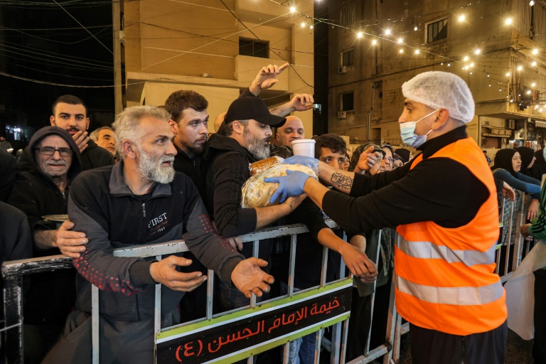  Lebanese squabble over clock change