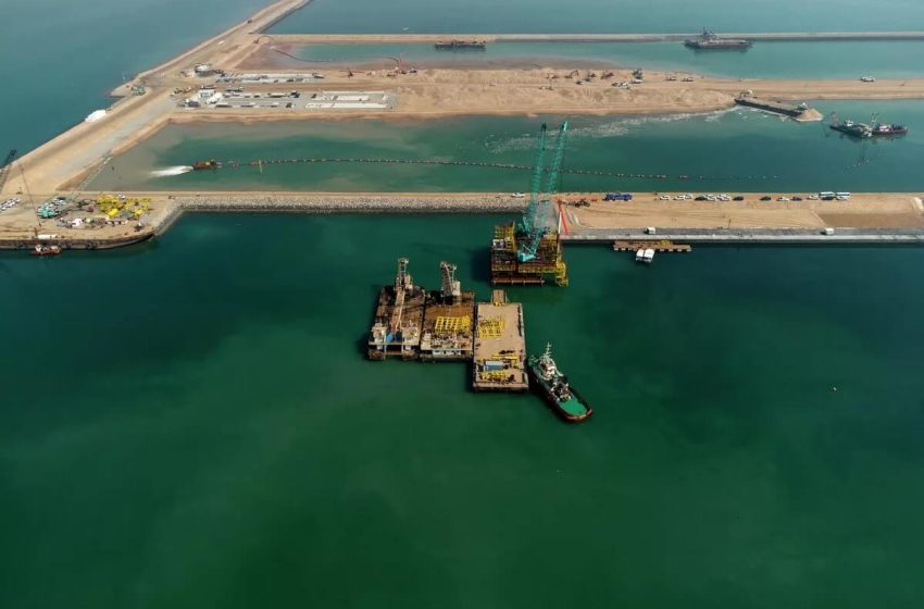  Iraqi PM inspects the Al-Faw Grand Port project