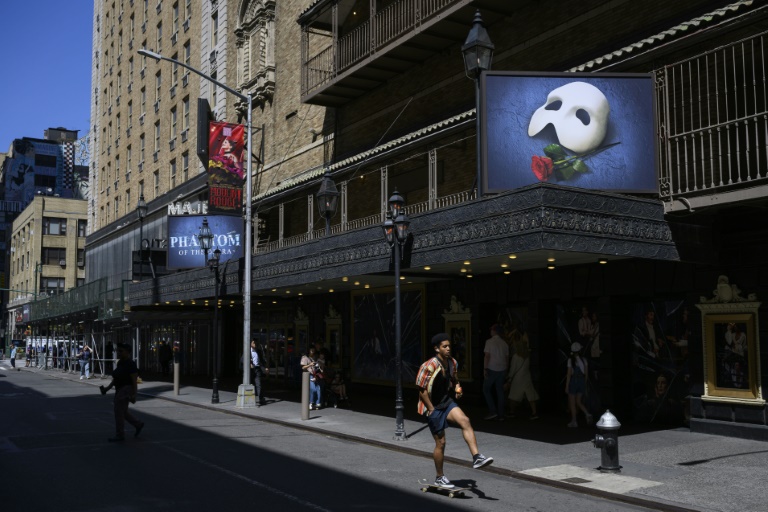  ‘Phantom of the Opera’ ends record run with final Broadway bow