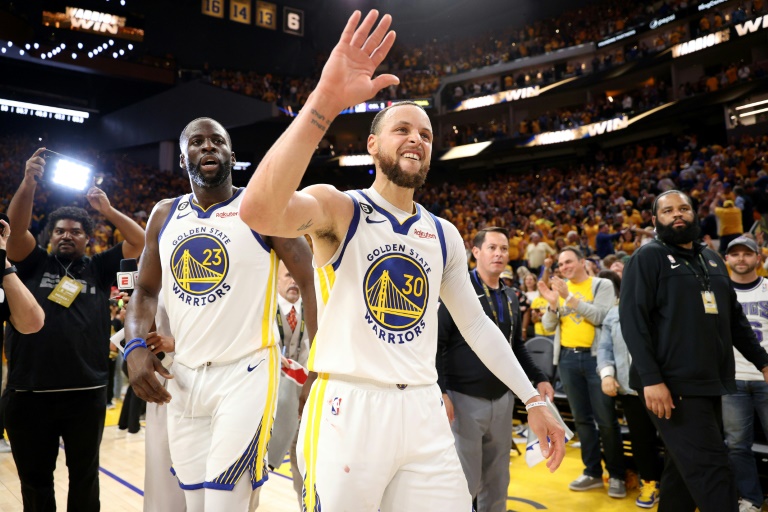  Warriors down Kings to level series, Knicks and Celtics on brink