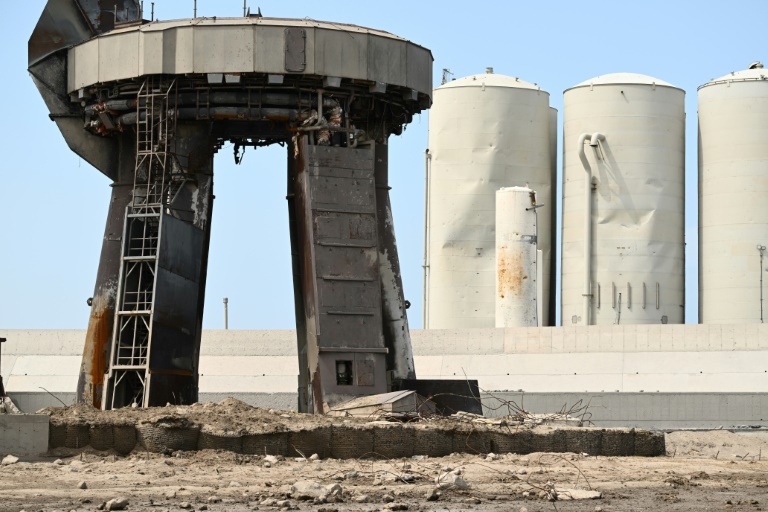  Giant SpaceX rocket leaves crater, serious damage at Texas base