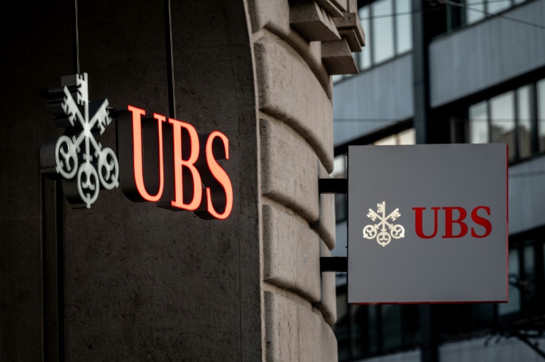  Investors look for strength in UBS results