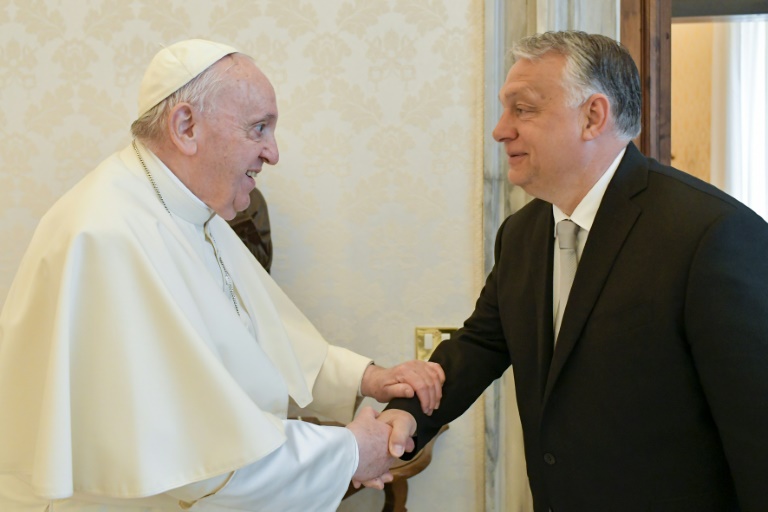  Pope heads to Hungary weeks after hospital stay