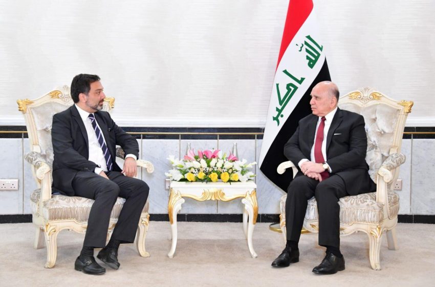  Iraqi FM reviews projects funded by World Bank