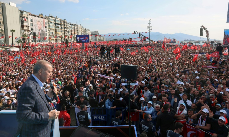  Erdogan, rival draw vast crowds ahead of May 14 vote