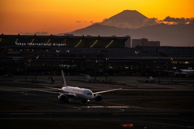  Japan Airlines’ annual net profit returns to black