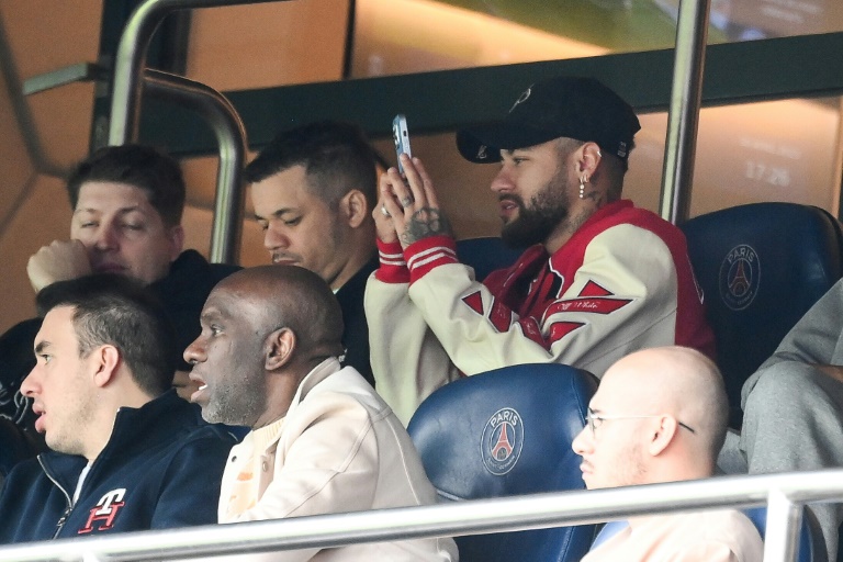  PSG boosts security after protests target Neymar and Messi