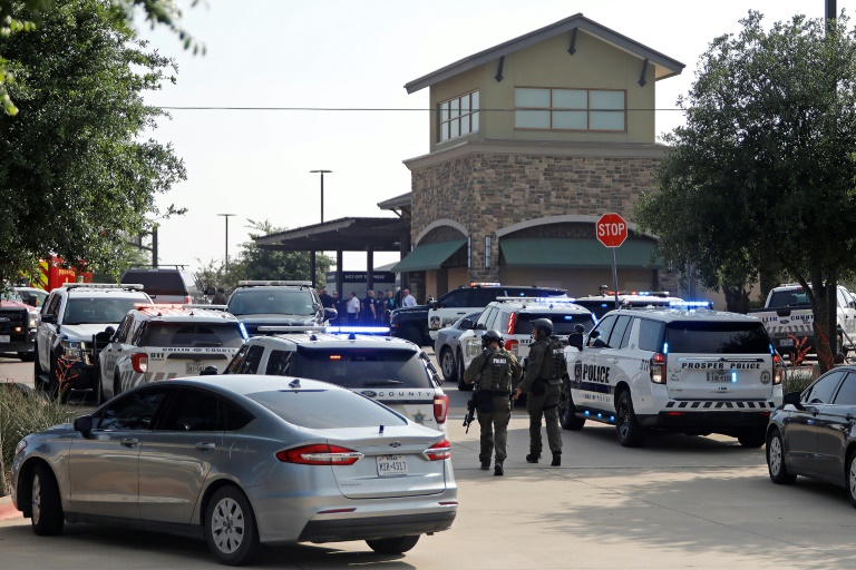  Gunman kills eight in rampage at Texas mall