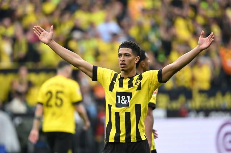  Bellingham brace helps Dortmund keep pace with Bayern