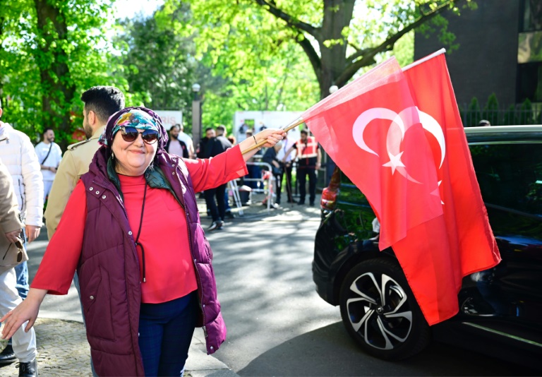  Turks in Germany report heckling from Erdogan backers