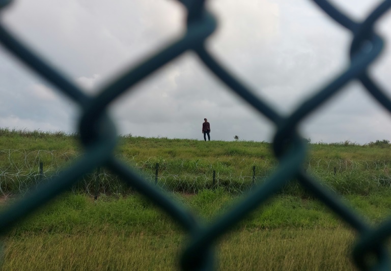  Migrants turn themselves in at US border as Trump-era rule expires