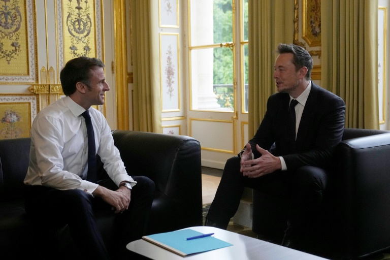  Macron, Musk meet in Paris to discuss investment projects